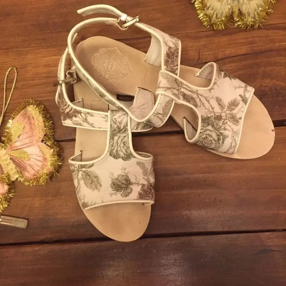 ❤️ANTHROPOLOGIE floral leather sandals❤️